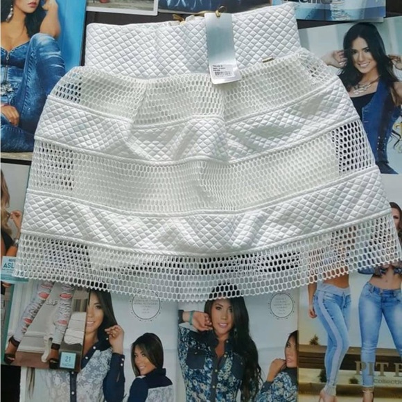 🤍BEAUTIFUL COLOMBIAN MINI SKIRT 🤍 - Picture 2 of 2